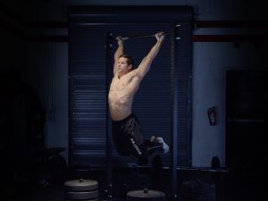 kipping-chest-to-bar-pull-up-pera